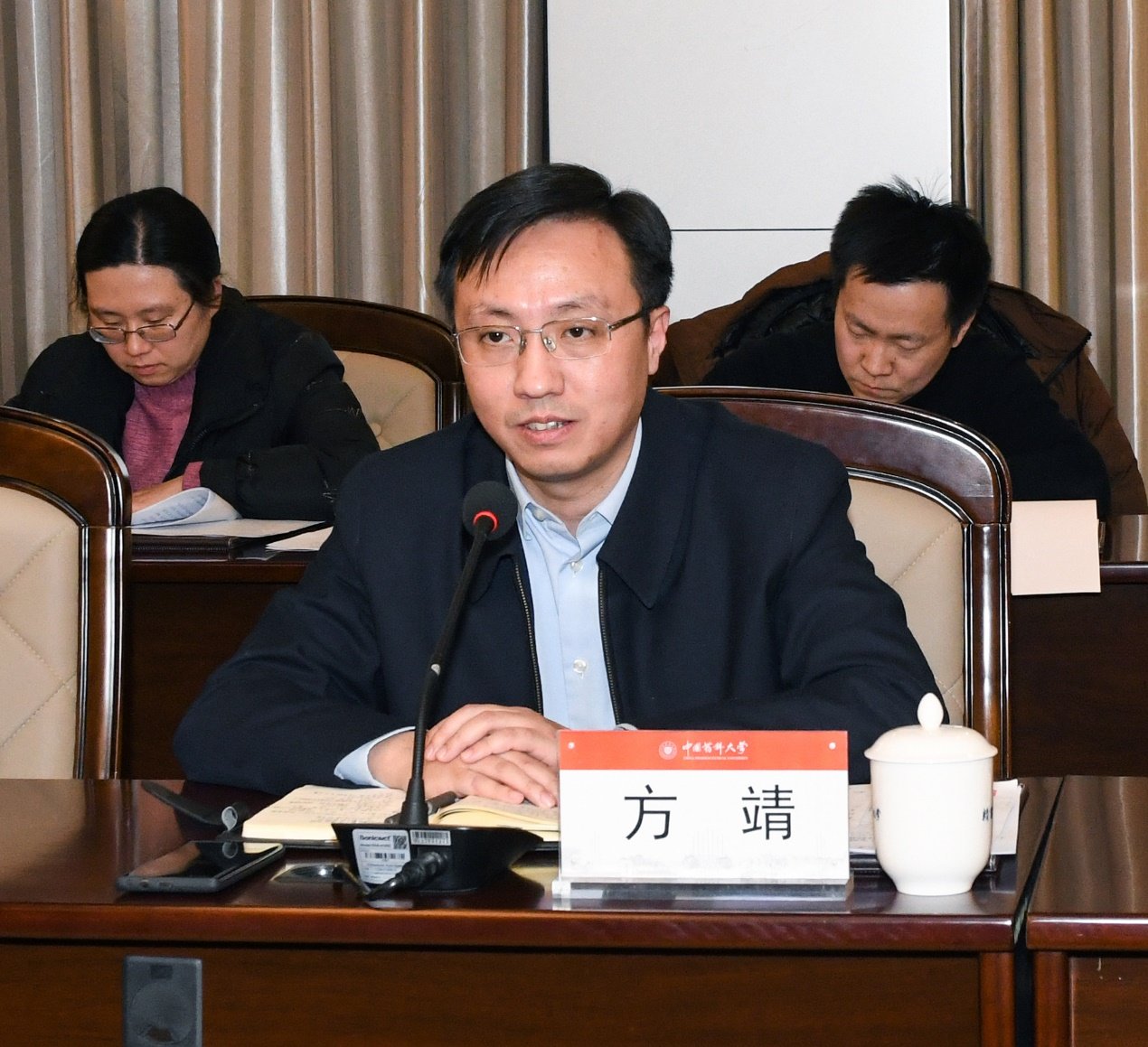 试图带领这所药学高等学府迈出自我革命